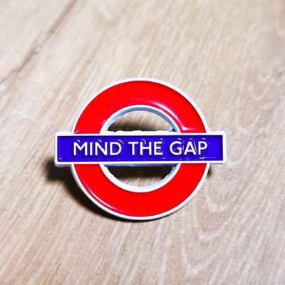 Αγορά Στρογγυλό κράμα ψευδαργύρου Custom Metal Pin Die Cast White Painting Metal Enamel Pins online manufacture