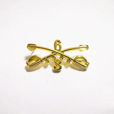 comprare 1.5 Inch Custom Metal Pin Gold Plated Zinc Alloy Crossed Sabres 3D Die Cast online manufacture