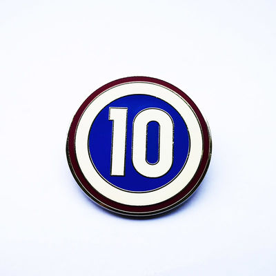 kaufen Runde Nummer 10 Silberne, speziell angefertigte, harte Emaillpins mit doppelten Stangen und Gummi-Klammern online manufacture