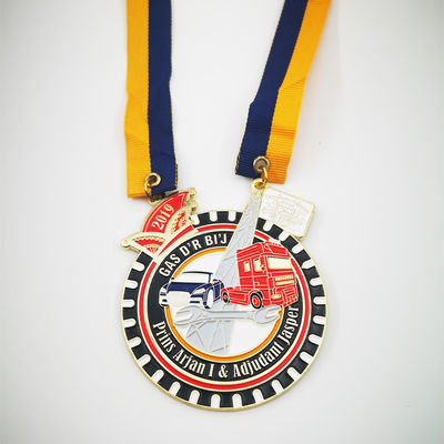 Buy Vibrant Zinc Alloy Pirnce Carnival Medal With Soft Enamel Colors And Gold Plating online manufacture