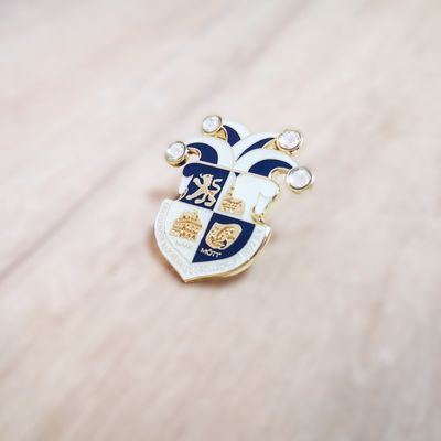 comprare Disegno esclusivo colori di smalto morbido con pin di lapel di metallo di carnevale rivestito di epossidi online manufacture