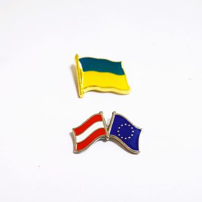 Verschiedenartiges Metall Länderflagge Emaille Lapel Pin Abzeichen mit Epoxidbeschichtung