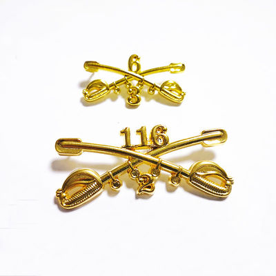 Gold Zinc Alloy 3D Custom Metal Pin Badges Dengan 2 Post Rubber Clutches