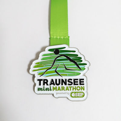 Perak Lapisan Mini Marathon Medali Seng Alloy Lembut Enamel Warna Dengan Nama Sponsor